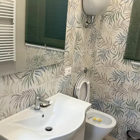 ゲストハウス B&b-guest House 'in Piazzetta' *